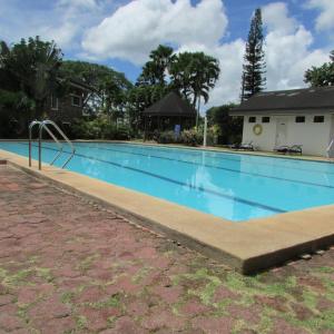 La alberca dentro o cerca de Casa Devino - Discover the Perfect Condo Getaway in Luxury, Kareoke, Netflix, Free Parking