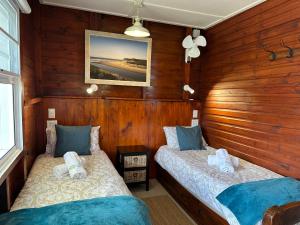 Postel nebo postele na pokoji v ubytování Traka Cottages