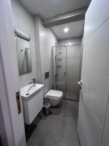 Ένα μπάνιο στο Pera Nova House