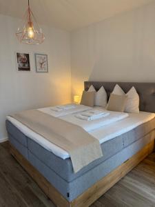 Postel nebo postele na pokoji v ubytování VetterLux - Exklusive Altstadt-Suite