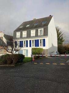 a white and blue house with a police tape around it at Résidence le 46 in Concarneau +2 photos