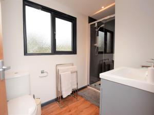 Ένα μπάνιο στο 2 Bed in Thetford 73624 +24 φωτογραφίες
