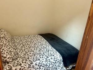 Ένα ή περισσότερα κρεβάτια σε δωμάτιο στο San Marcos Frontline