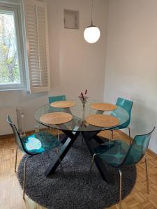 Χώρος καθιστικού στο #PIKKUCASA Beautiful apartment close to metro
