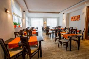 A restaurant or other place to eat at Sentami