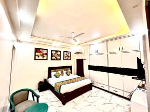Ένα ή περισσότερα κρεβάτια σε δωμάτιο στο South Residency - South Delhi by South INN