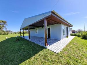a small house with a pitched roof at Casa de Campo para 6 en Chapa in Mar del Plata
