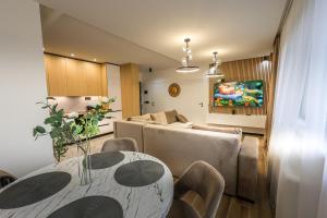 a living room with a couch and a table at Apartment Cocosinella in Surčin