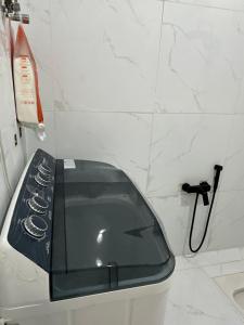 a toaster oven sitting on a counter in a kitchen at جمعتنا in Al Qā‘id +4 photos