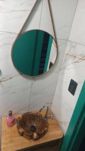 a bathroom with a sink and a mirror at Cabana com Hydro, Recanto das Trutas, SC in Bocaina do Sul