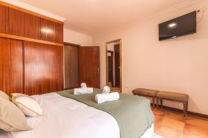 a bedroom with a bed with two towels on it at Stero House by Atlantic Holiday in Caniçal