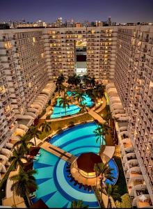 Hồ bơi trong/gần Staycation Near Mall of Asia