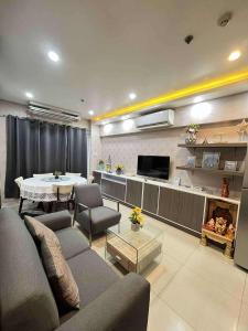 TV/trung tâm giải trí tại Staycation Near Mall of Asia