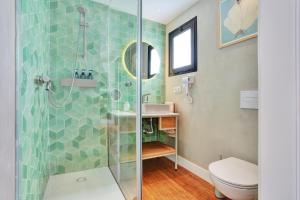 a bathroom with a shower and a toilet at Silvic Aguaviva in Cotillo +20 photos