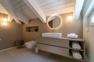 Ένα μπάνιο στο Como Timeless Residences Where History meets Luxury - The House Of Travelers +109 φωτογραφίες