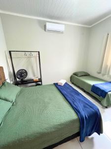 Ένα ή περισσότερα κρεβάτια σε δωμάτιο στο Casa na Av Principal, 1 quarto, Mesa de escritório e Garagem