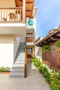 a stairway leading up to a building at Pousada Maré Cheia in Paraty +13 photos