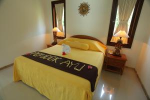 a bedroom with a bed with a sign that says happy anniversary at Pondok Ayu in Sanur