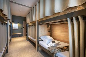 Ένα ή περισσότερα κρεβάτια σε δωμάτιο στο Auberge Le Bout du Parc