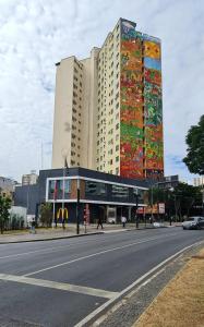 a large building with a painting on the side of it at Seu Loft em BH, conforto e localização perfeita in Belo Horizonte