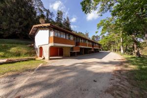 Το κτήριο όπου στεγάζεται  the country house