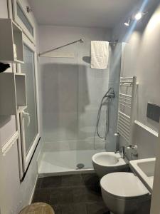 Ένα μπάνιο στο Holidays Rooms Rattazzi