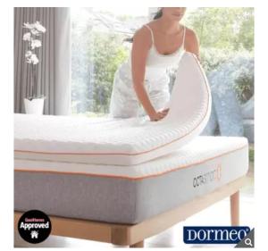 Postel nebo postele na pokoji v ubytování ESS Apartment, Best Location with Parking! + 22 fotografií