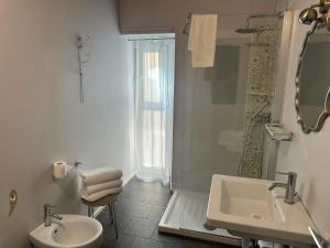 Ένα μπάνιο στο Holidays Rooms Rattazzi