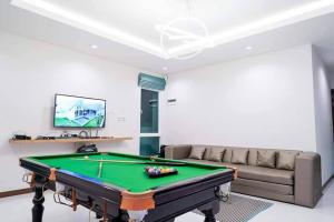 a living room with a pool table and a couch at เติมเต็มพลูวิลล่า in Cha Am