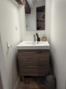 Η κουζίνα ή μικρή κουζίνα στο Charmante chambre avec entrée privée et salle de bain