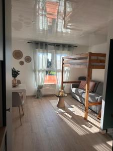 a bedroom with a bunk bed and a window at Le cosy du Futuroscope in Jaunay-Clan