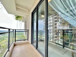 Balkoni atau teres di Starview Bay 3pax Forest City +52 gambar