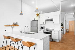 O bucătărie sau chicinetă la Enger Lofts Hotel & Marketplace by Heirloom Boutique Collection