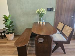 Μια τηλεόραση ή/και κέντρο ψυχαγωγίας στο The inner Home Shared Apartment Hanoi