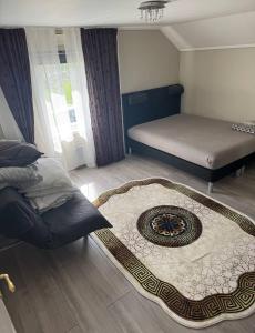Ένα ή περισσότερα κρεβάτια σε δωμάτιο στο Cozy house i Brandaval, Oslo +30 φωτογραφίες