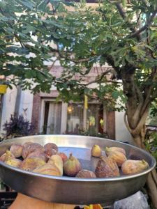 Makanan di atau berdekatan apartmen +6 gambar