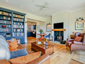 Μια τηλεόραση ή/και κέντρο ψυχαγωγίας στο 1 Bed in Markington 92344