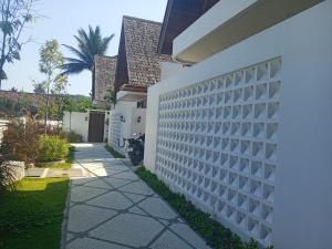 Το κτήριο όπου στεγάζεται  το δωμάτιο σε οικογενειακή κατοικία