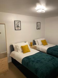 Postel nebo postele na pokoji v ubytování 3BR Spacious Home in Harlow, Essex