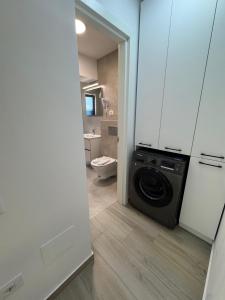 Vannituba majutusasutuses Palas and Cathedral Apartments part of Glam with Parking