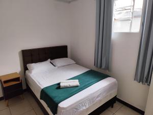Ένα ή περισσότερα κρεβάτια σε δωμάτιο στο Casa térrea no centro