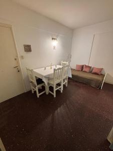 a room with a table and chairs and a bed at Departamento a 2 cuadras de la playa in Mar del Plata