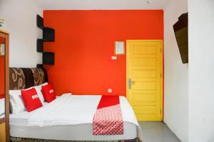 Galería fotográfica de Dancenter Guest House Omah Anakku en Tanjungkarang 21 fotos más