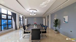 a conference room with a long table and chairs at Chic & spacious studio with parking in Yaoundé