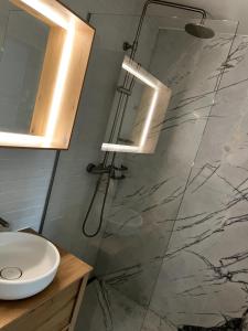 Ένα μπάνιο στο New renovated studio with outstanding view