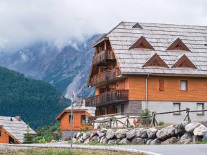 a large wooden building with a balcony on a mountain at Studio avec balcon, parking, animaux admis à Pra Loup - FR-1-504-368 in Uvernet-Fours
