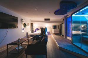 TV a/nebo společenská místnost v ubytování Loft Spa Sauna Hammam Hydromassage