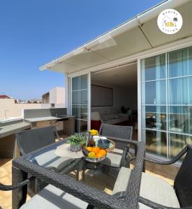 Φαγητό σε αυτό το διαμέρισμα ή κάπου εκεί κοντά