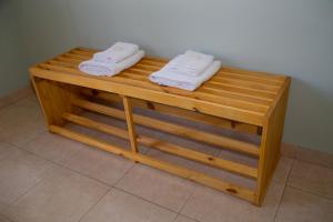 a wooden counter with three towels on top of it at Centro Peru in Paraná +15 photos