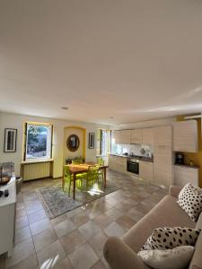 a kitchen and living room with a couch and a table at Al vecchio convento, centro storico in Gorizia